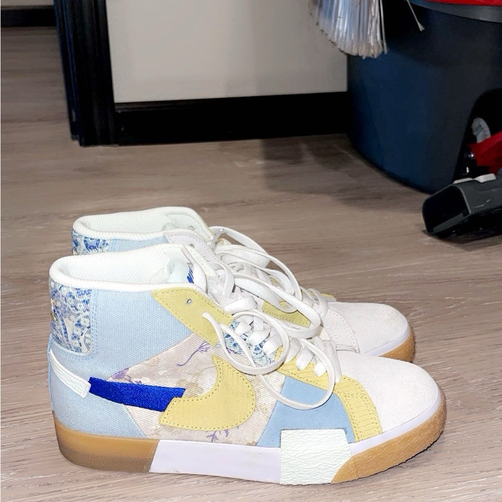 Women’s Nike Size 7